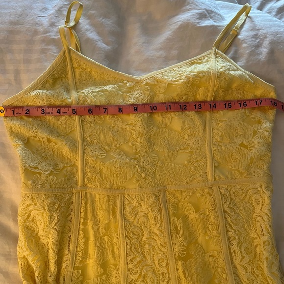 Tags on, sunshine yellow, lace dress, side zipper, size L. - Picture 11 of 12